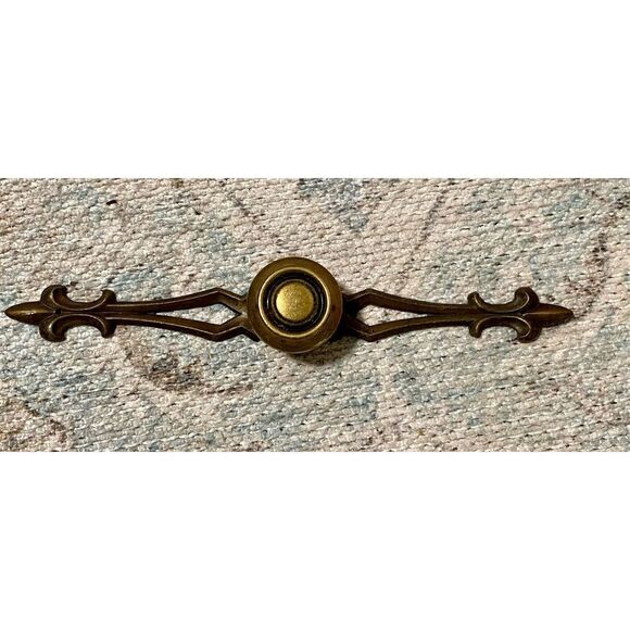 Vintage Drawer Pull Handle Brass Gothic fleur de lis - Picture 7 of 7